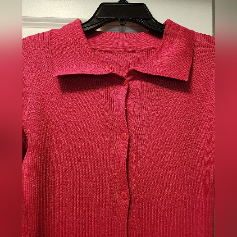 Fitted Button-Front Raspberry Midi Dress with Collar - Picture 2 of 10
